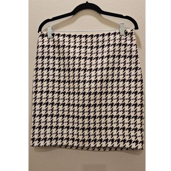NWOT WHBM Houndstooth Mini Skirt Size 8 - Picture 1 of 4